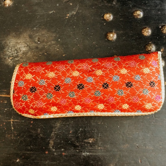 Vintage embroidered glasses case - Picture 4 of 4